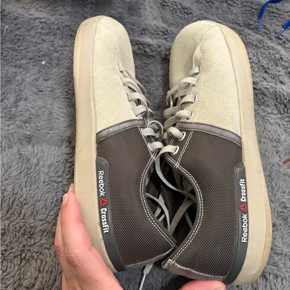 Men’s preowned Reebok Crossfit trainer/casual sneaker. Beige and grey. Size 11 - Picture 4 of 6